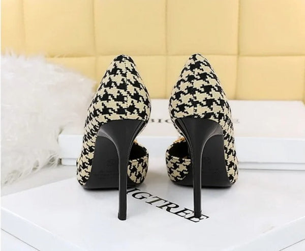 Black Checkered Pattern Pearl Metal Chain Heels