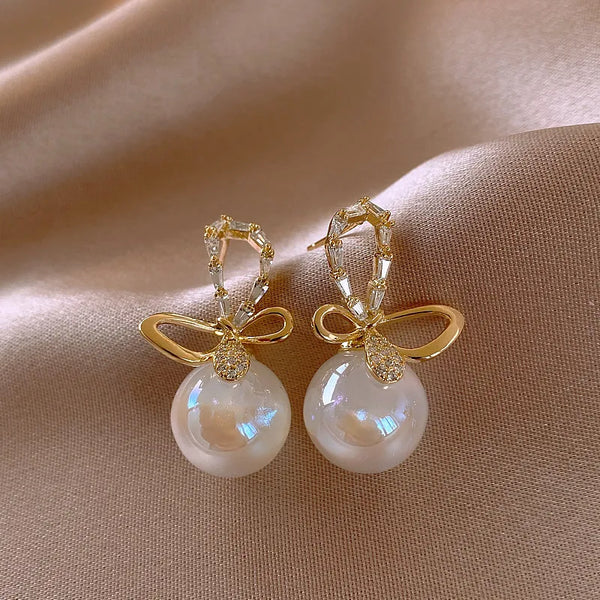 Magic Pearl Drop Earring